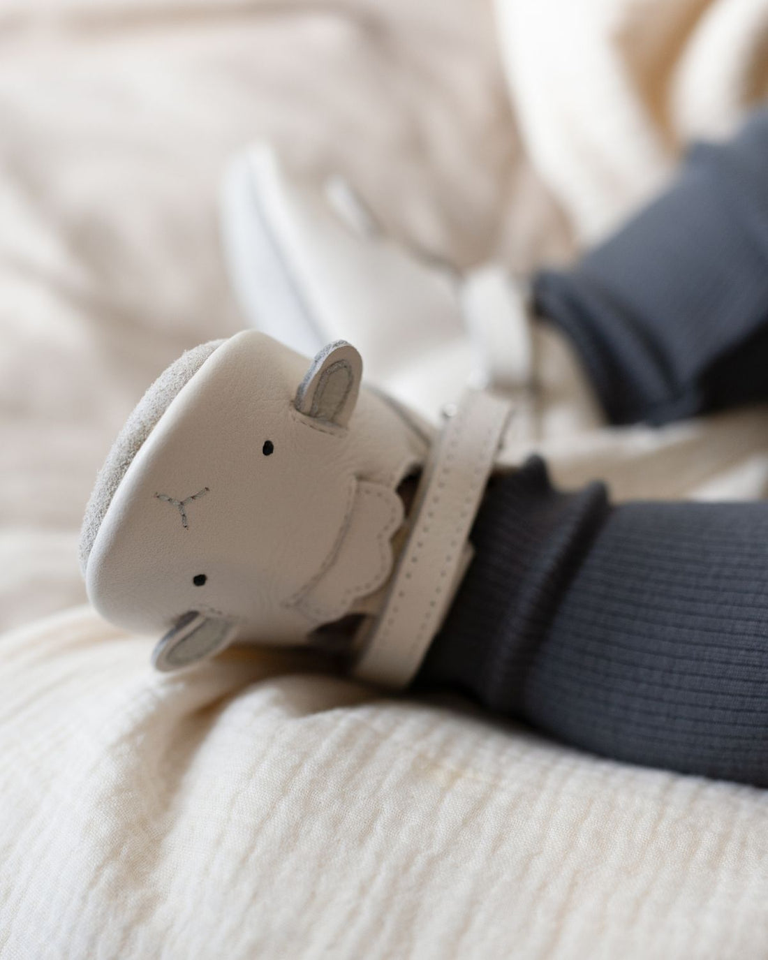 Spark Classic Shoes | Lammy | Off White Leather