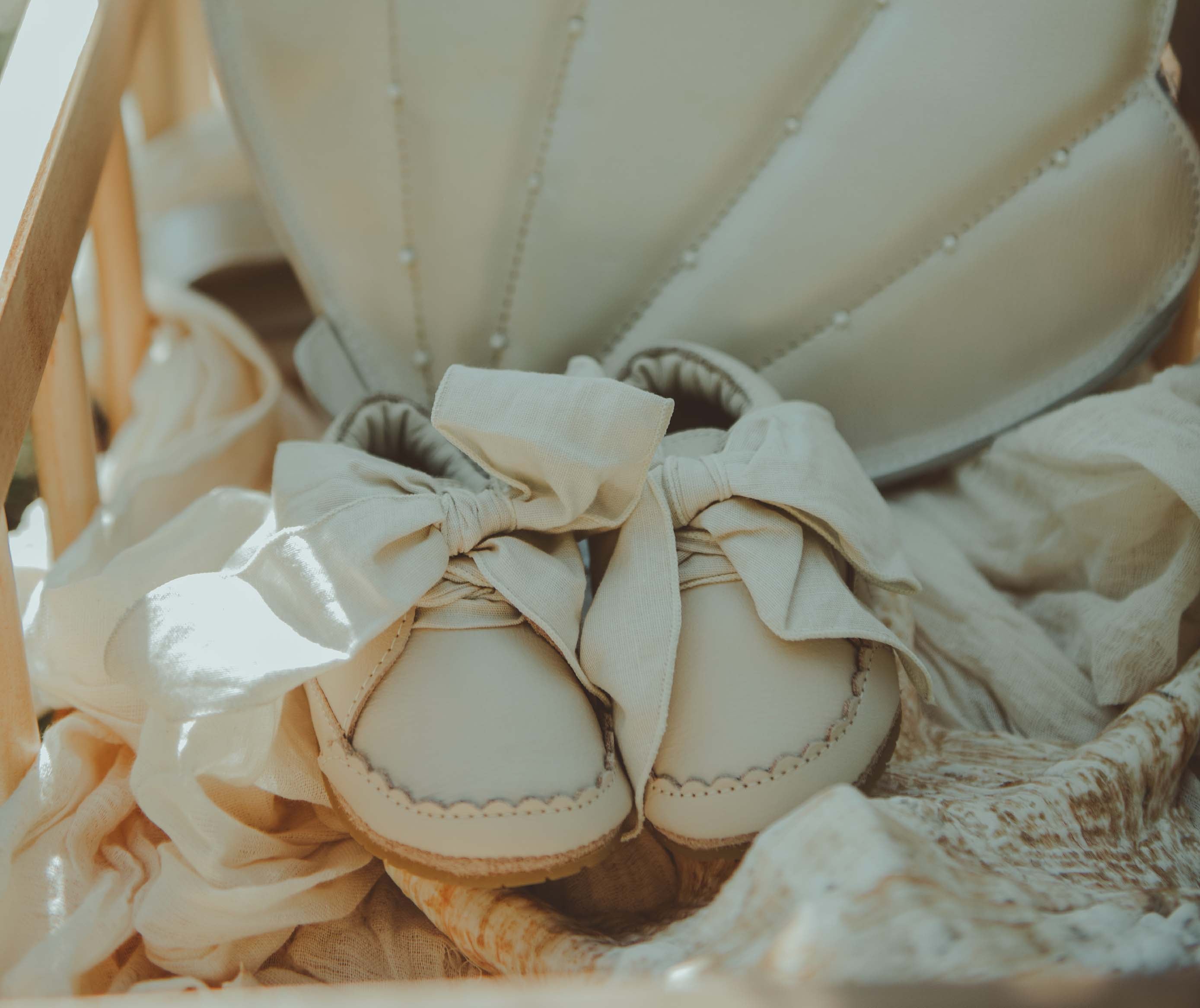 Lonny Sneakers | Cream Leather