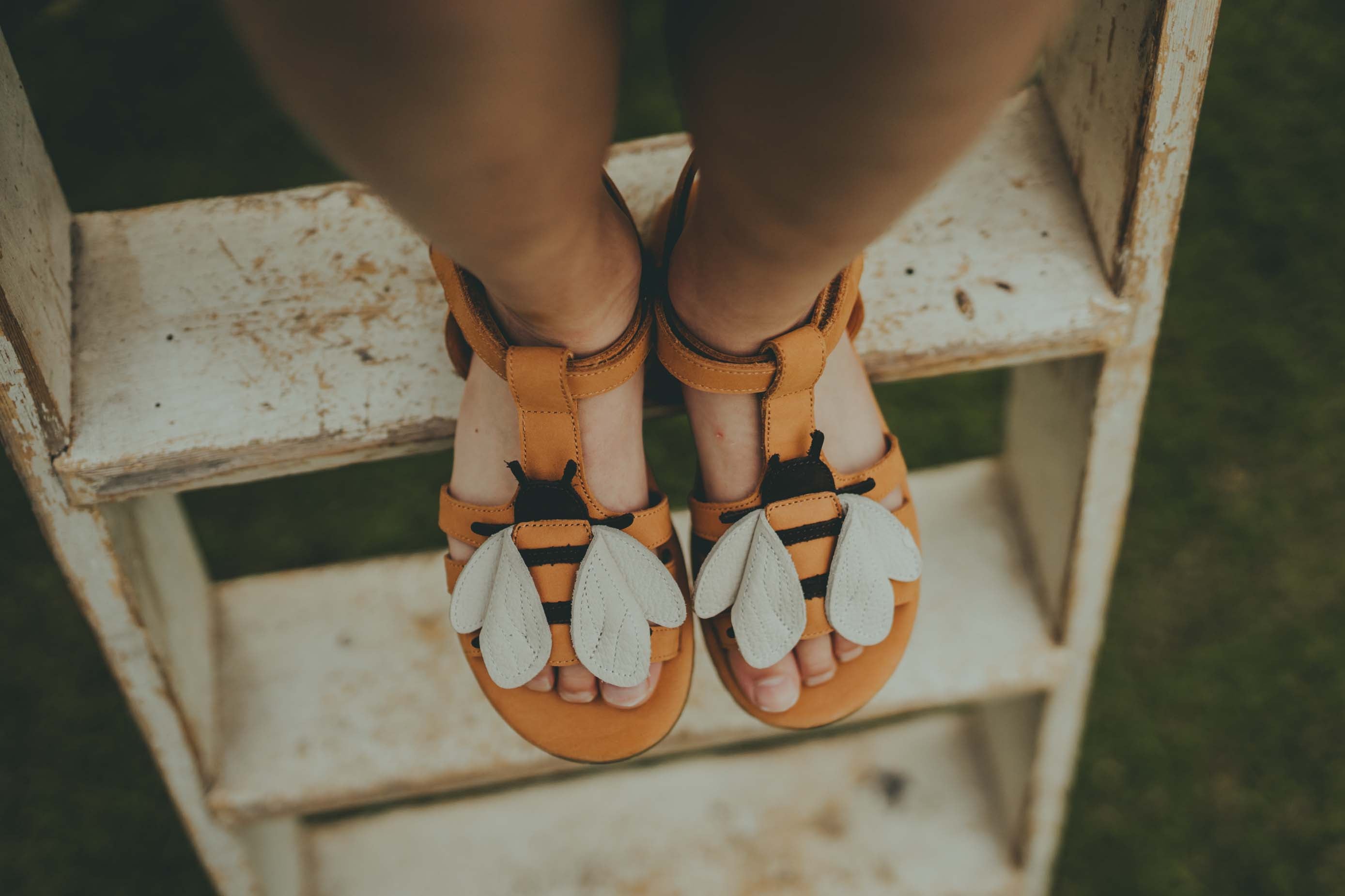 Iles Sky Sandals | Bee | Toffee Nubuck