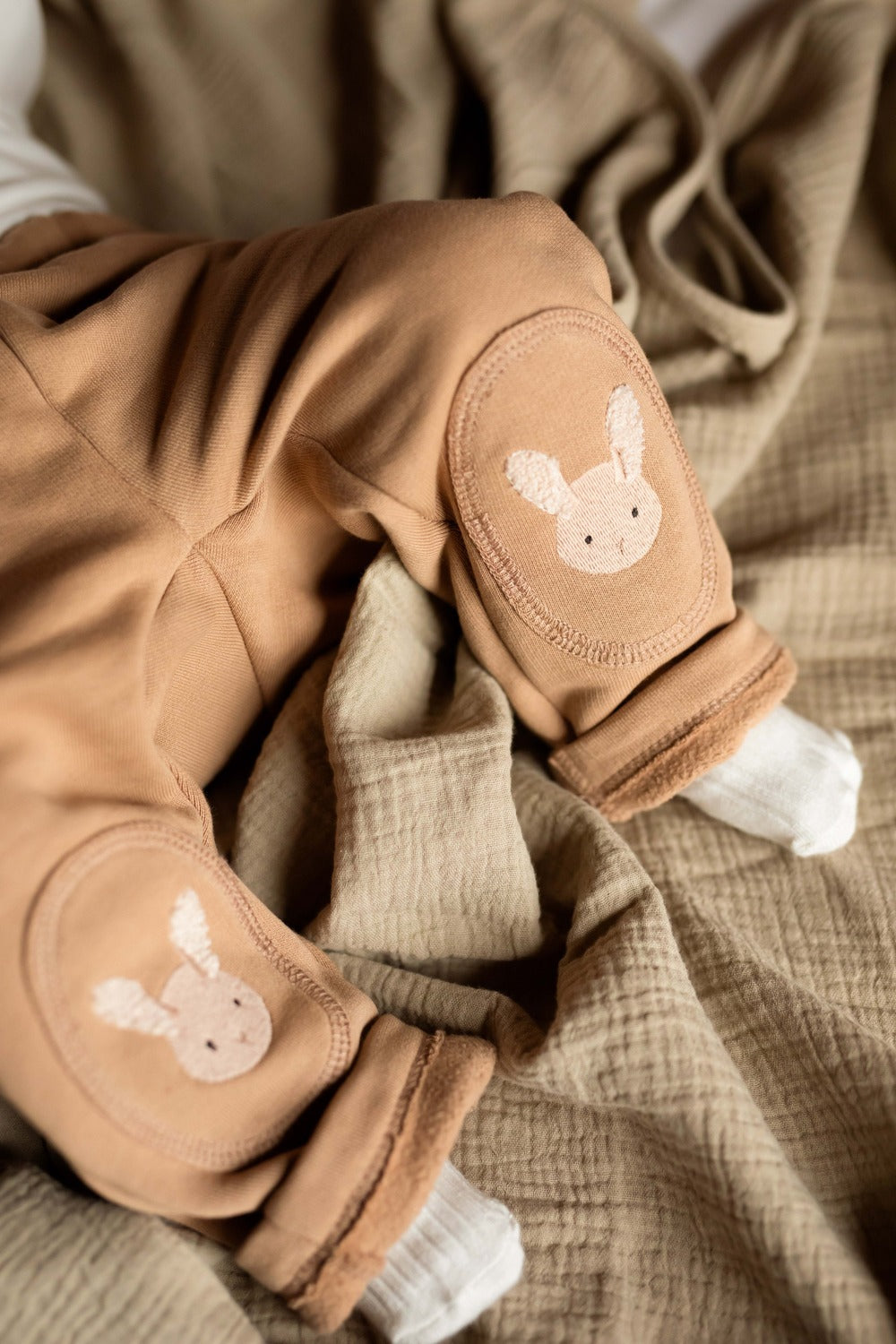 Joek Trousers | Fluffy Bunnies | Hazelnut