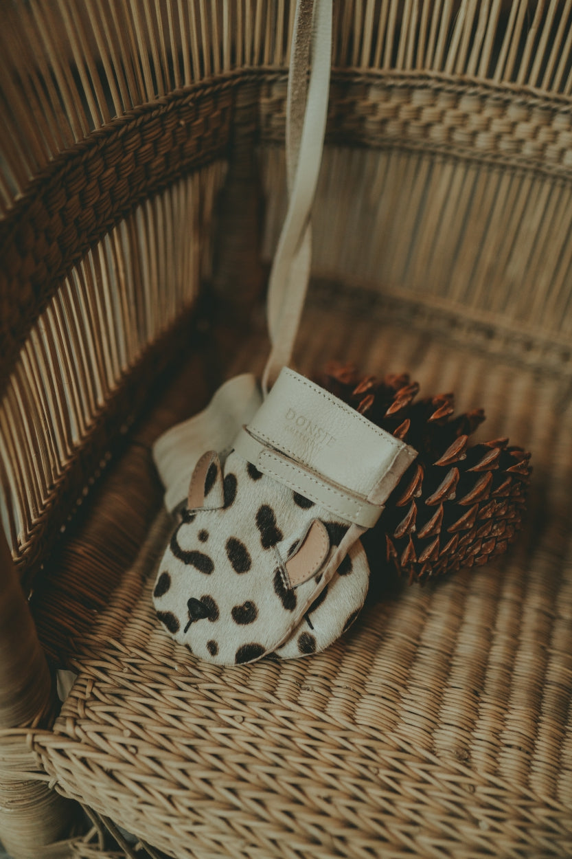 Kapi Exclusive Mittens | Snow Leopard | Snow Leopard Spotted Cow Hair