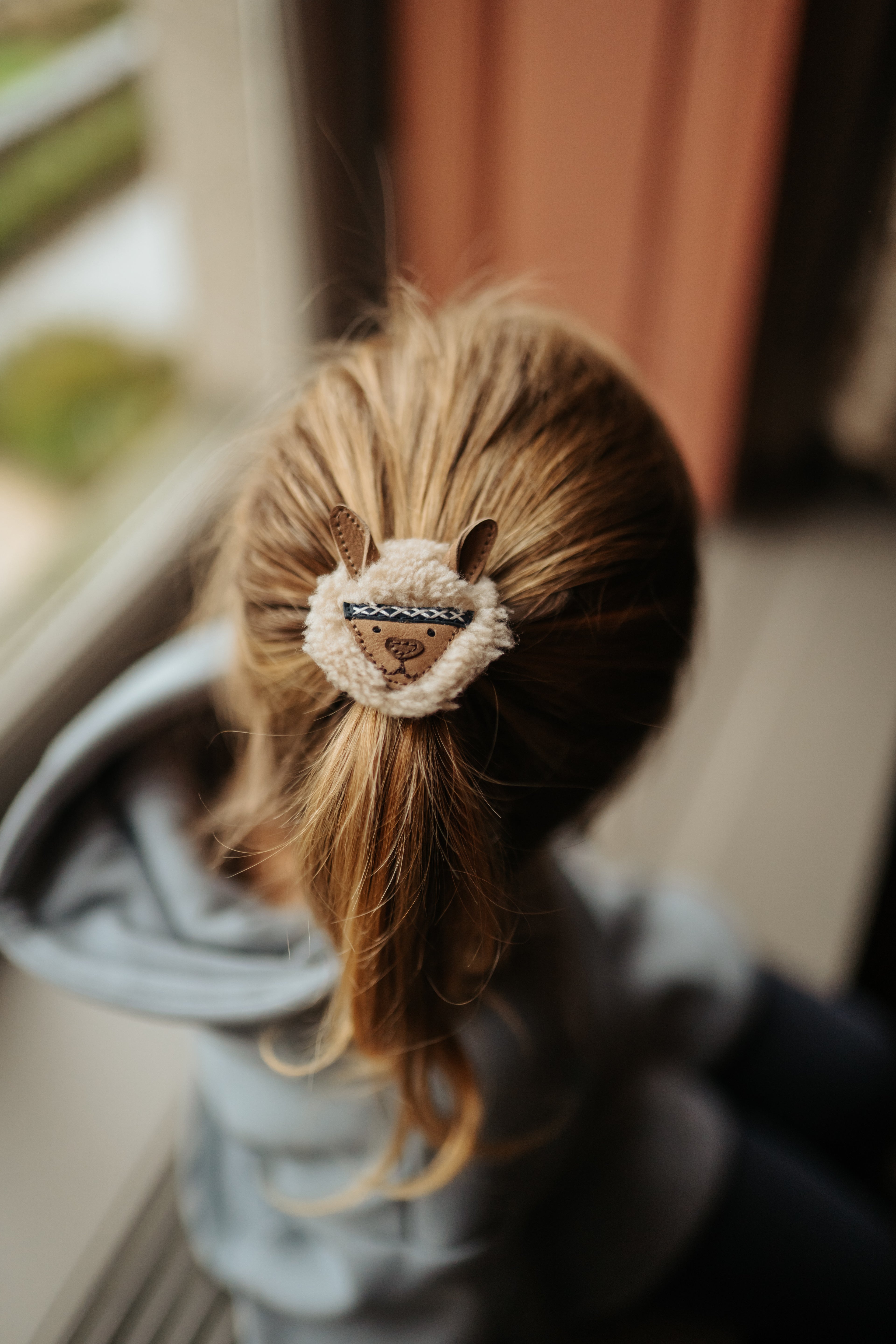 Josy Exclusive Hairclip | Alpaca | Beige Curly Faux Fur