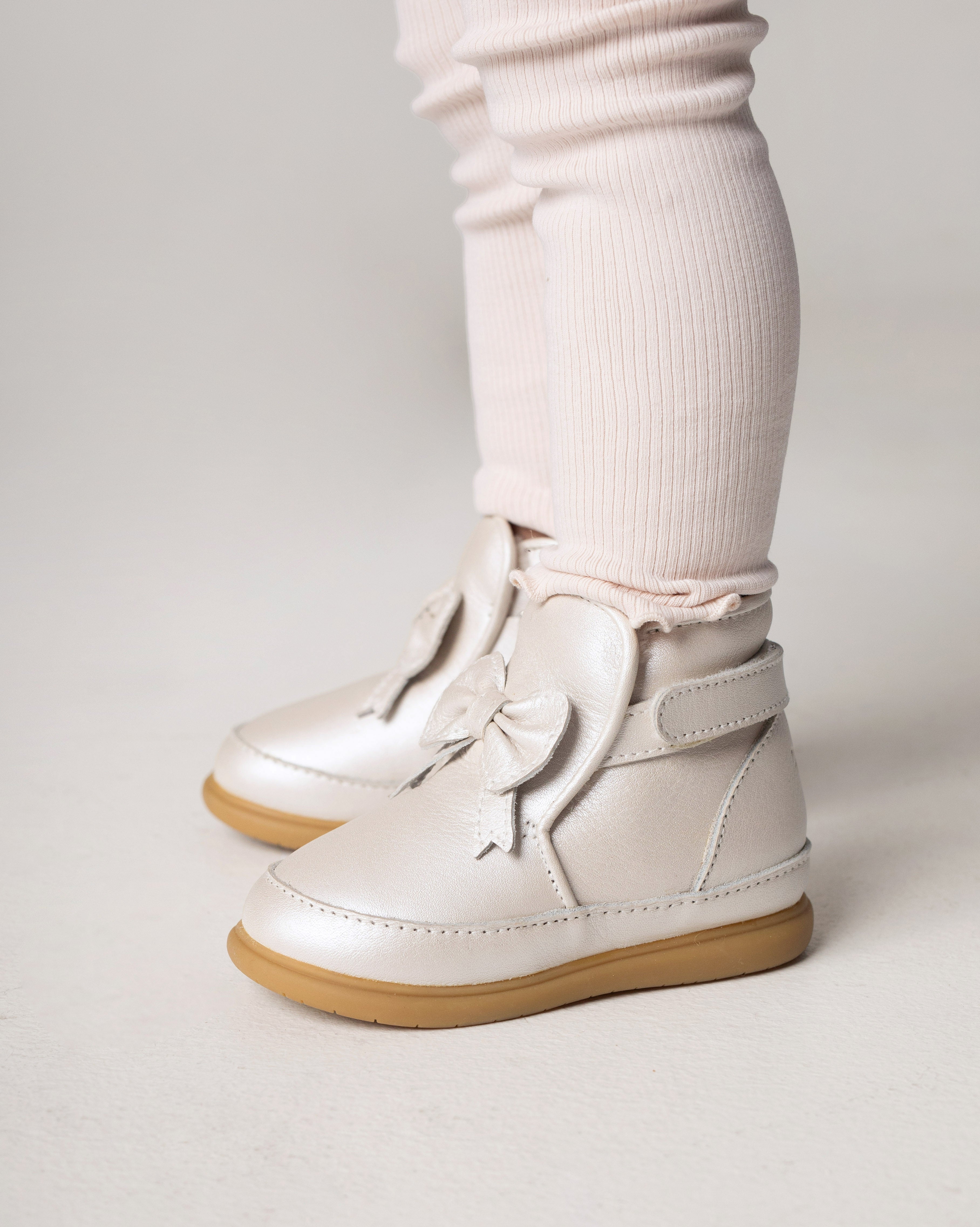 Cemilla Shoes | Off White Metallic Leather – Donsje Amsterdam