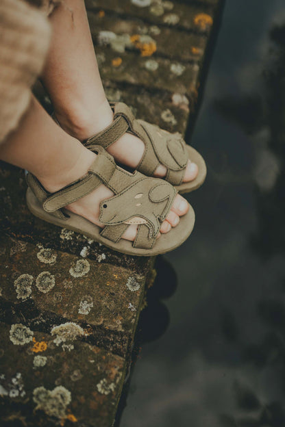 Escar Sandals | Frog | Sage Betting Leather