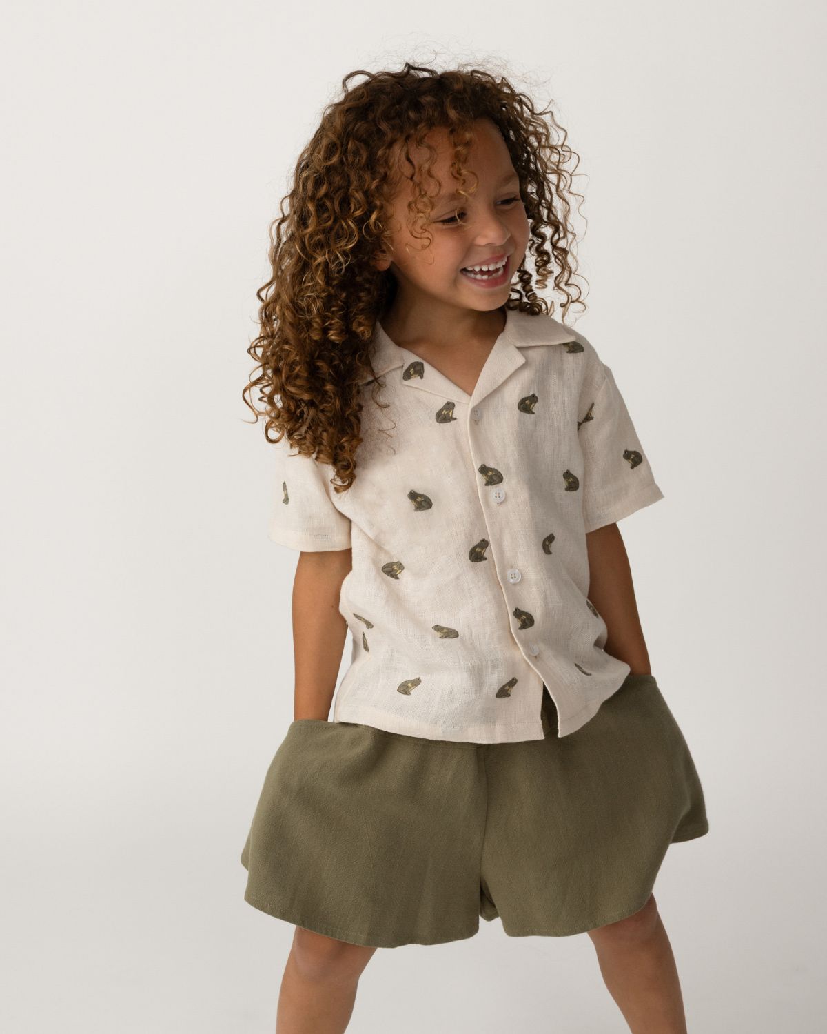 Deccie Shirt | Frogs | Warm White