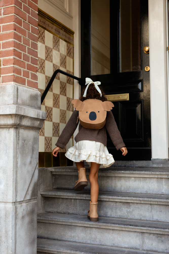 Umi Schoolbag | Koala | Truffle Nubuck – Donsje Amsterdam Umi Schoolbag | Koala | Truffle Nubuck – Donsje Amsterdam