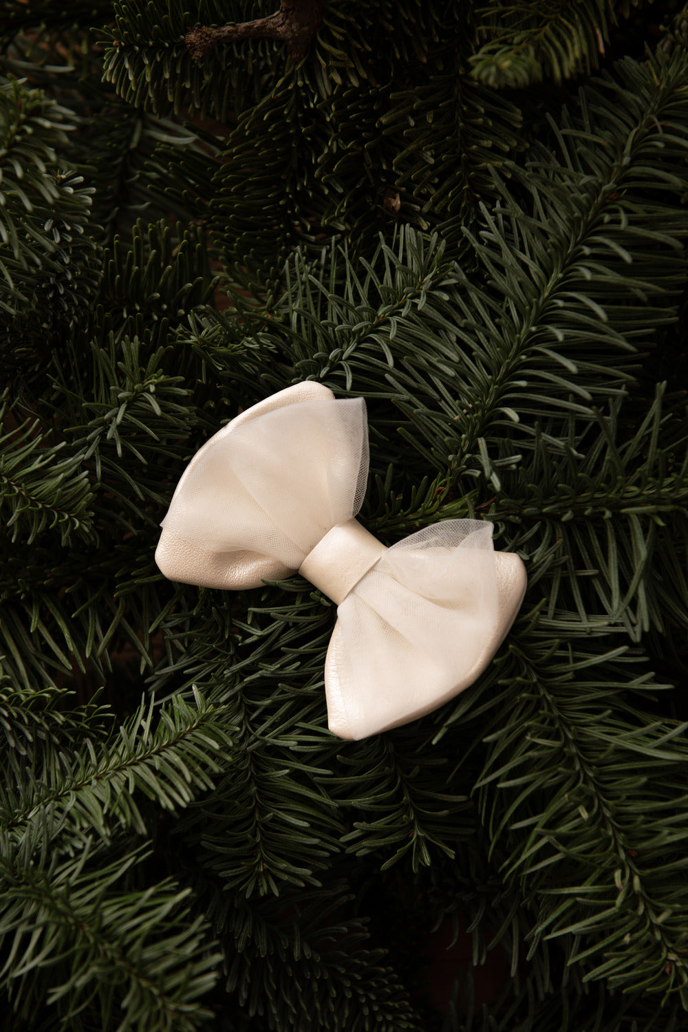Angeline Clip | Off White Metallic Leather