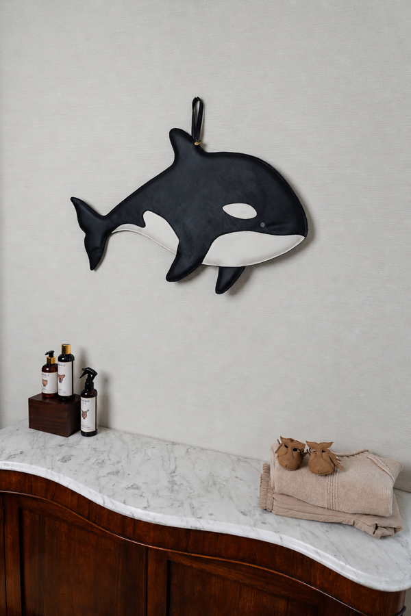 Gomi Ornament Medium | Orca | Black Leather