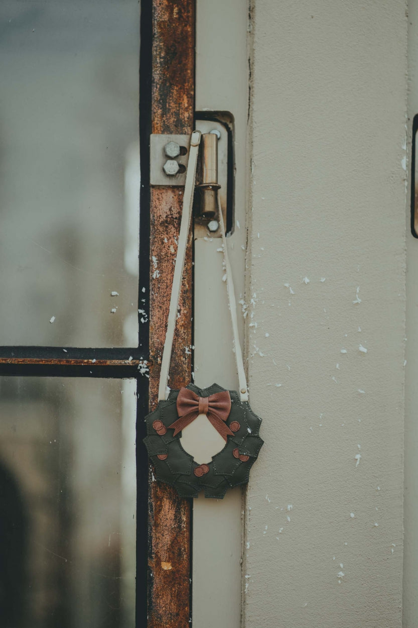 Wenda Purse | Holly Wreath | Off White Leather