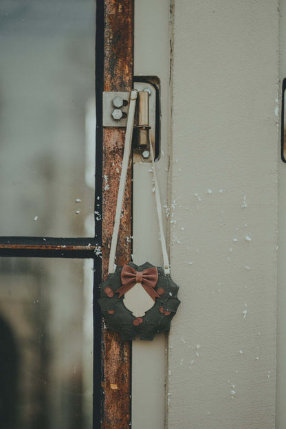 Wenda Purse | Holly Wreath | Off White Leather