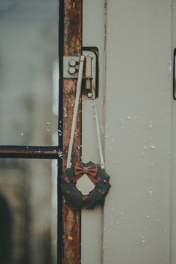 Wenda Purse | Holly Wreath | Off White Leather